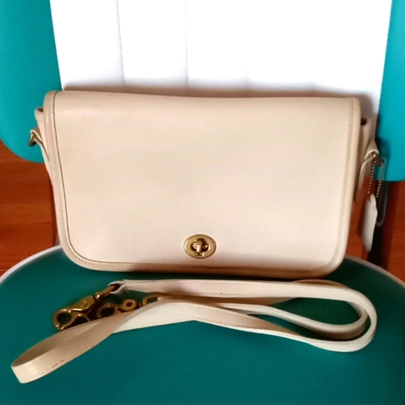 Coach Handbags - Coach Vintage Crossbody